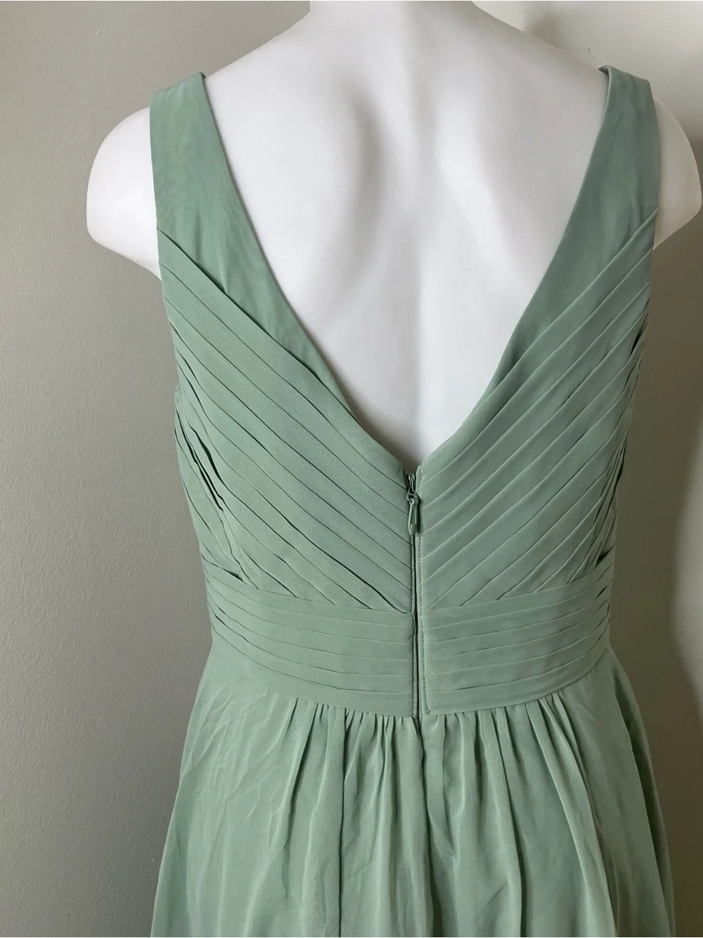 Azazie Grace V- Neck Knee Length A-Line Chiffon Formal Dress Size 6 - Picture 6 of 8